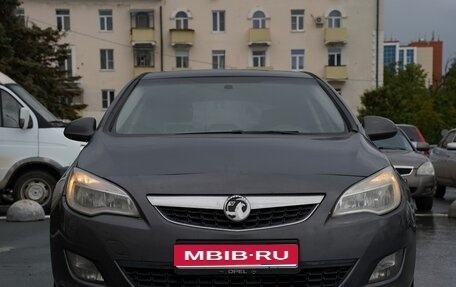 Opel Astra J, 2010 год, 600 000 рублей, 1 фотография