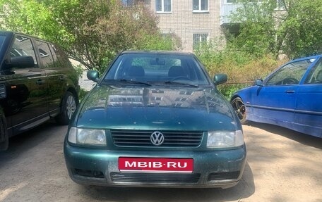 Volkswagen Polo III рестайлинг, 1998 год, 250 000 рублей, 1 фотография