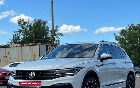 Volkswagen Tiguan II, 2023 год, 4 500 000 рублей, 1 фотография