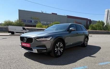 Volvo V90 Cross Country I рестайлинг, 2019 год, 2 400 000 рублей, 1 фотография