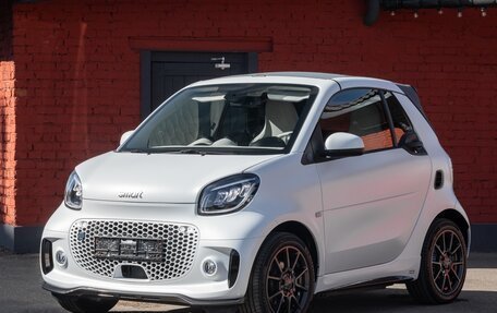Smart Fortwo III, 2021 год, 3 650 000 рублей, 1 фотография