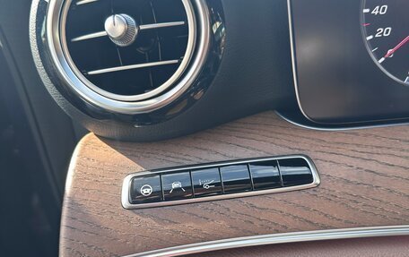 Mercedes-Benz E-Класс, 2017 год, 4 550 000 рублей, 23 фотография