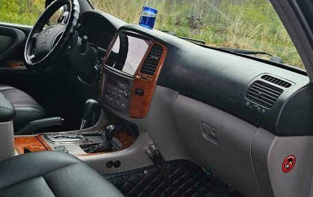 Toyota Land Cruiser 100 рестайлинг 2, 2003 год, 2 750 000 рублей, 15 фотография