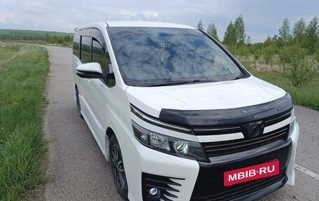 Toyota Voxy III, 2014 год, 1 970 000 рублей, 6 фотография