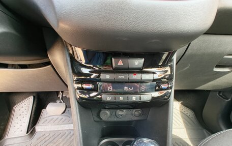 Peugeot 208 II, 2013 год, 800 000 рублей, 13 фотография