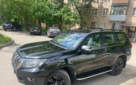Toyota Land Cruiser Prado 150 рестайлинг 2, 2017 год, 5 100 000 рублей, 2 фотография