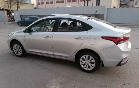 Hyundai Solaris II рестайлинг, 2017 год, 900 000 рублей, 3 фотография