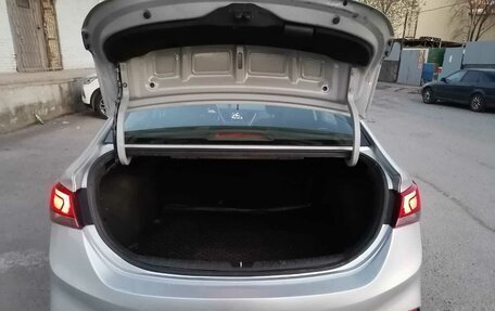 Hyundai Solaris II рестайлинг, 2017 год, 900 000 рублей, 6 фотография