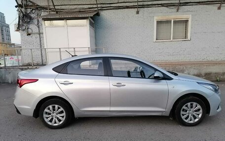 Hyundai Solaris II рестайлинг, 2017 год, 900 000 рублей, 9 фотография