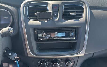 Renault Logan II, 2016 год, 700 000 рублей, 2 фотография