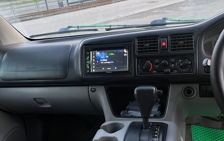Mazda Bongo Friendee i рестайлинг, 2001 год, 400 000 рублей, 11 фотография