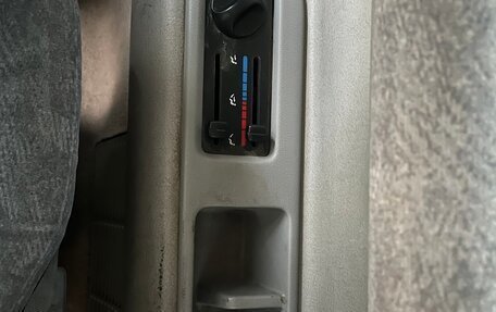 Mazda Bongo Friendee i рестайлинг, 2001 год, 400 000 рублей, 17 фотография
