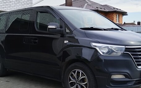 Hyundai Grand Starex Grand Starex I рестайлинг 2, 2019 год, 3 500 000 рублей, 1 фотография