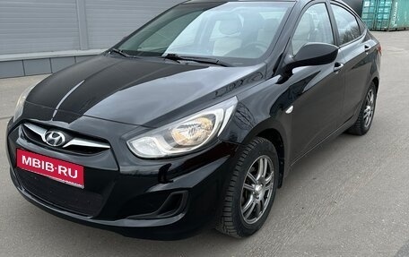 Hyundai Solaris II рестайлинг, 2012 год, 660 000 рублей, 1 фотография