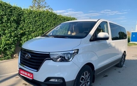 Hyundai H-1 II рестайлинг, 2018 год, 3 500 000 рублей, 1 фотография