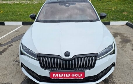 Skoda Superb III рестайлинг, 2021 год, 3 999 999 рублей, 1 фотография