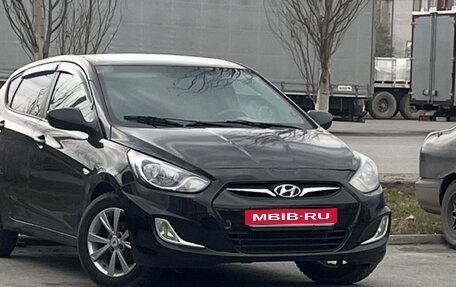 Hyundai Solaris II рестайлинг, 2012 год, 630 000 рублей, 1 фотография