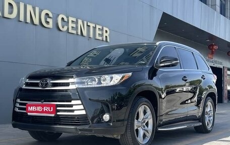 Toyota Highlander III, 2021 год, 3 380 000 рублей, 1 фотография