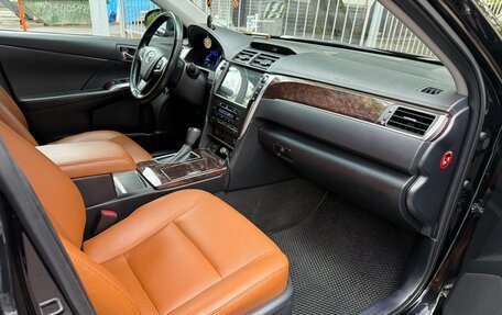Toyota Camry, 2017 год, 2 950 000 рублей, 4 фотография