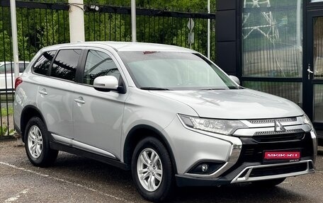 Mitsubishi Outlander III рестайлинг 3, 2019 год, 2 399 000 рублей, 1 фотография