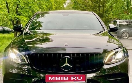 Mercedes-Benz E-Класс, 2018 год, 3 950 000 рублей, 1 фотография