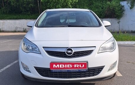 Opel Astra J, 2010 год, 610 000 рублей, 1 фотография