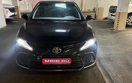 Toyota Camry, 2021 год, 3 280 000 рублей, 1 фотография