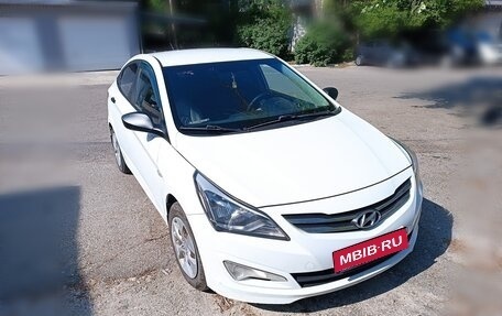 Hyundai Solaris II рестайлинг, 2015 год, 1 350 000 рублей, 1 фотография