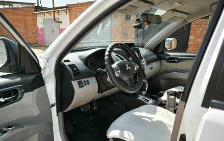Mitsubishi Pajero Sport II рестайлинг, 2015 год, 2 300 000 рублей, 6 фотография