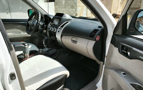 Mitsubishi Pajero Sport II рестайлинг, 2015 год, 2 300 000 рублей, 4 фотография
