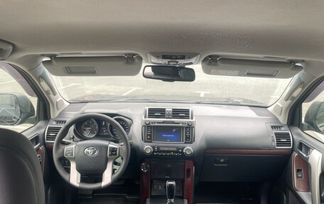 Toyota Land Cruiser Prado 150 рестайлинг 2, 2017 год, 4 400 000 рублей, 10 фотография