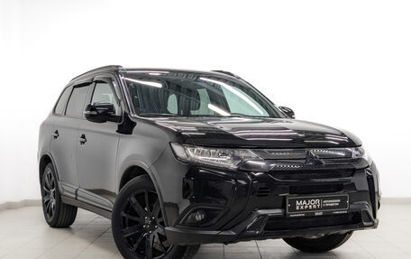 Mitsubishi Outlander III рестайлинг 3, 2021 год, 2 600 000 рублей, 3 фотография