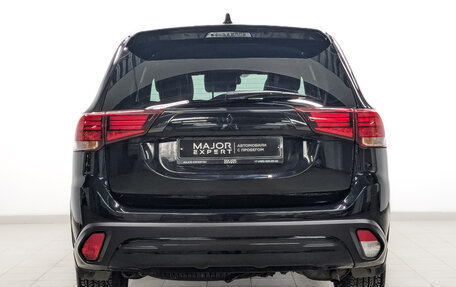 Mitsubishi Outlander III рестайлинг 3, 2021 год, 2 600 000 рублей, 6 фотография