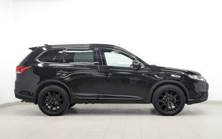 Mitsubishi Outlander III рестайлинг 3, 2021 год, 2 600 000 рублей, 4 фотография