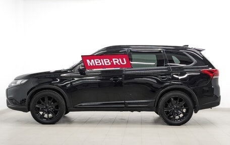 Mitsubishi Outlander III рестайлинг 3, 2021 год, 2 600 000 рублей, 8 фотография
