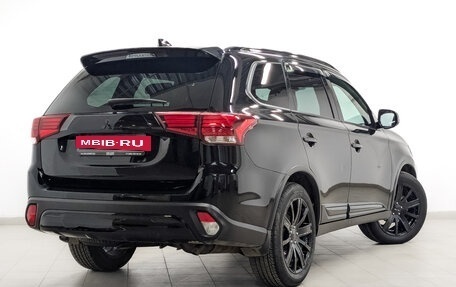 Mitsubishi Outlander III рестайлинг 3, 2021 год, 2 600 000 рублей, 5 фотография