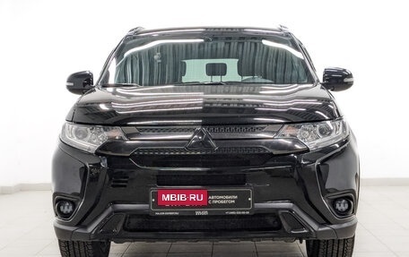 Mitsubishi Outlander III рестайлинг 3, 2021 год, 2 600 000 рублей, 2 фотография