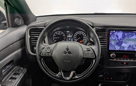 Mitsubishi Outlander III рестайлинг 3, 2021 год, 2 600 000 рублей, 19 фотография