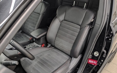 Mitsubishi Outlander III рестайлинг 3, 2021 год, 2 600 000 рублей, 18 фотография