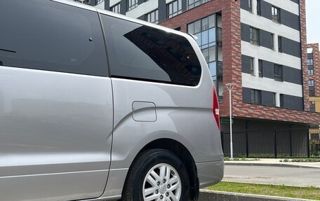 Hyundai Grand Starex Grand Starex I рестайлинг 2, 2016 год, 2 390 000 рублей, 10 фотография