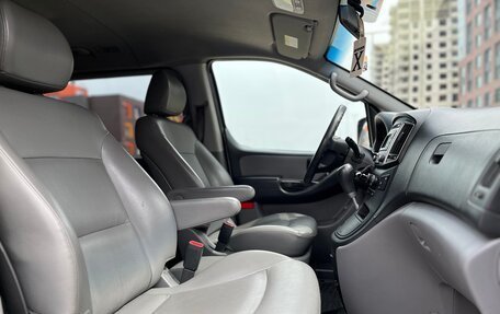 Hyundai Grand Starex Grand Starex I рестайлинг 2, 2016 год, 2 390 000 рублей, 16 фотография