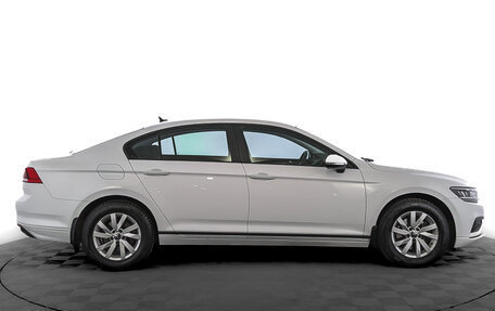 Volkswagen Passat B8 рестайлинг, 2021 год, 2 700 000 рублей, 4 фотография