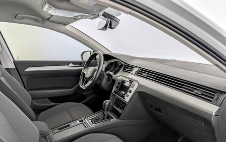 Volkswagen Passat B8 рестайлинг, 2021 год, 2 700 000 рублей, 11 фотография
