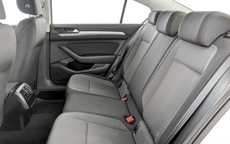 Volkswagen Passat B8 рестайлинг, 2021 год, 2 700 000 рублей, 12 фотография