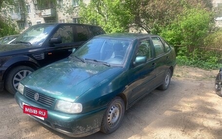 Volkswagen Polo III рестайлинг, 1998 год, 250 000 рублей, 2 фотография