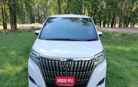 Toyota Esquire I, 2020 год, 3 400 000 рублей, 2 фотография