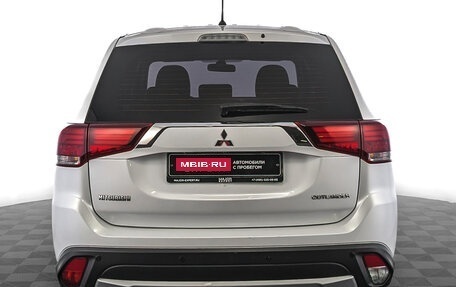 Mitsubishi Outlander III рестайлинг 3, 2015 год, 1 685 000 рублей, 5 фотография