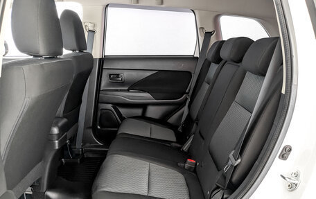 Mitsubishi Outlander III рестайлинг 3, 2015 год, 1 685 000 рублей, 11 фотография