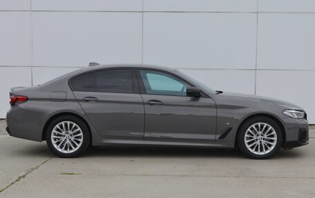 BMW 5 серия, 2021 год, 5 450 000 рублей, 2 фотография