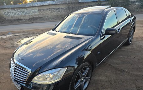 Mercedes-Benz S-Класс, 2011 год, 1 950 000 рублей, 2 фотография